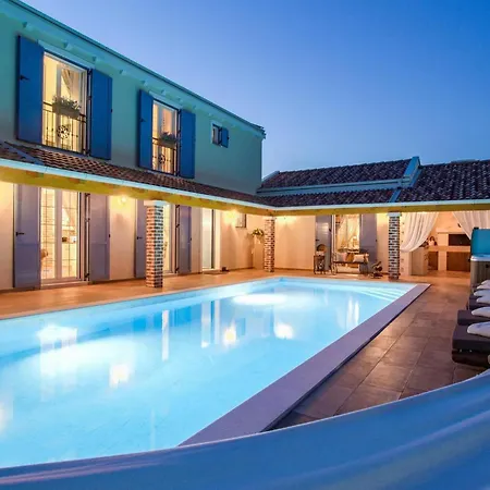 Mek Prázdninový dům *