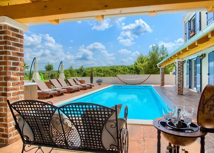 Mek Hébergement de vacances