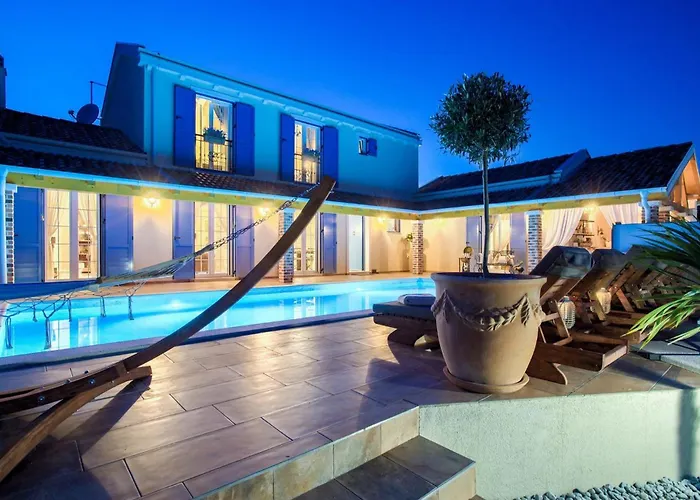 Hébergement de vacances Mek